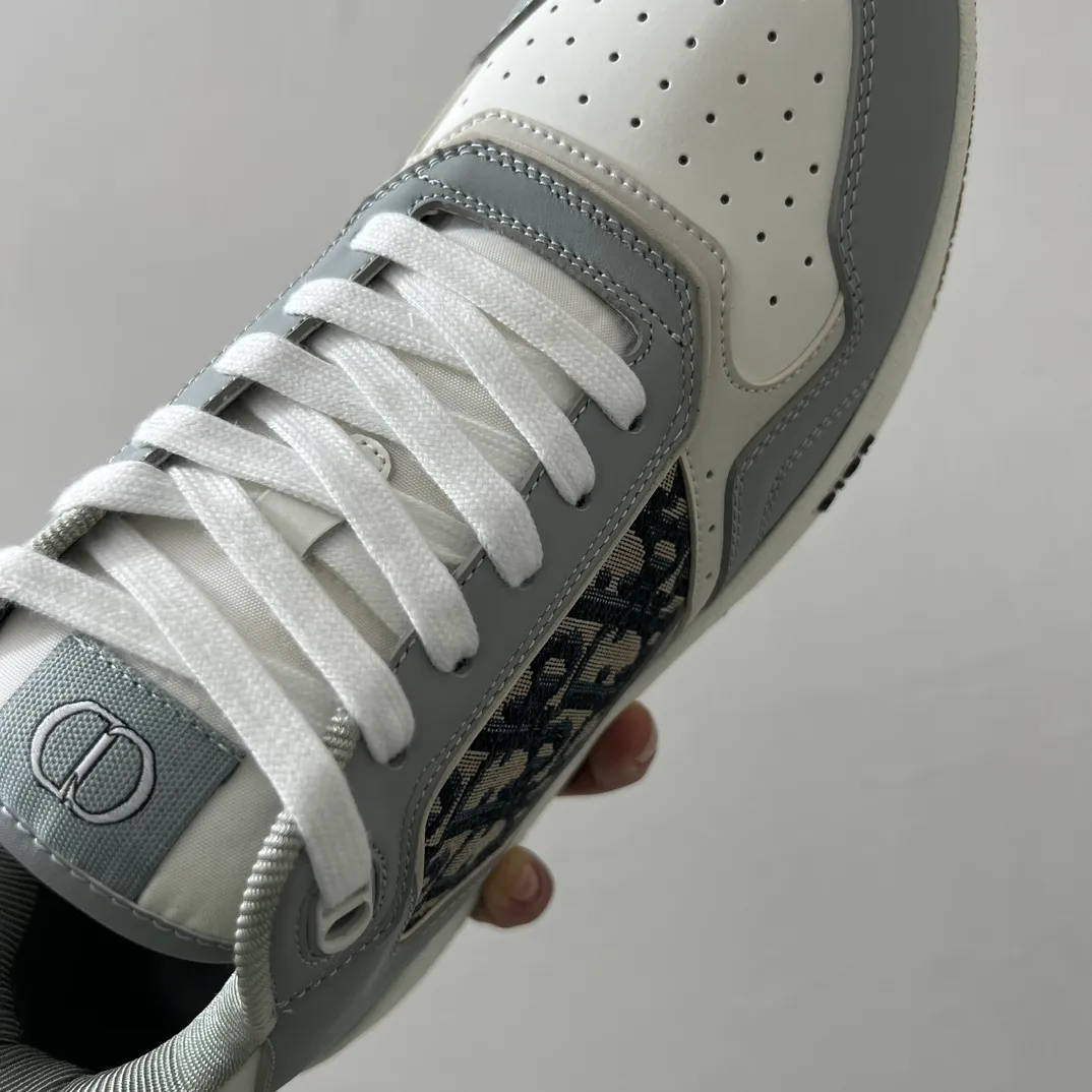 👟👟Ex-factory price 560👟👟 Men's size +10 Dior B27 series ✨2024 upgraded version purchasing agent grade ✨Super🔥sports shoes👫couple shoes. The high version 1:1 adopts oil edge lasting technology, the fabric is imported first-layer cowhide + high-tech fabric, and the inner cowhide + customized lining. TPU original engraved outsole. More than 30 colors of high-soled boots are available. Size: 35-42 for women and 38-46 for men. Bosses are welcome to compare...